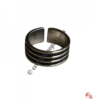 White metal wire finger ring
