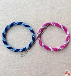 Twisted pattern glass beads bangle