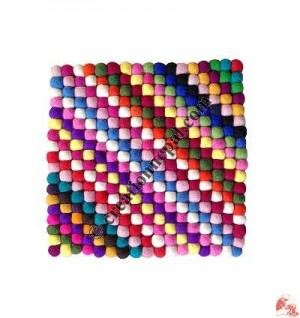 Wool felt balls square mat1