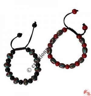 Decorated and solid beads bracelet