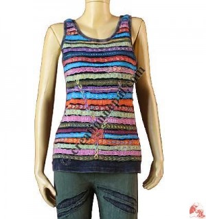 Razor-cut rich hand Emb. top