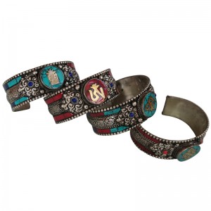 Auspicious symbols stone-filigree bangle