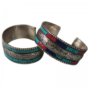 Stone setting filigree bangle