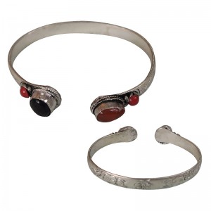 End-stones carved bracelet