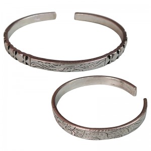 Squares and lines carved solid bangle