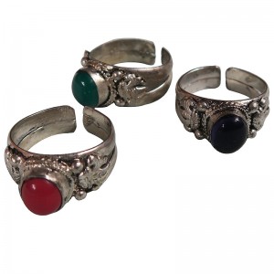 Assorted stone white metal finger ring