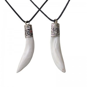 Teeth design conch shell pendent