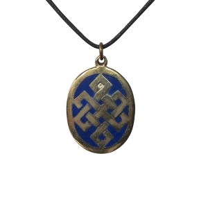 Endless knot oval pendent