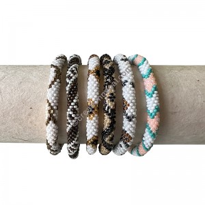 Assorted pattern beads bracelet
