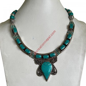 Turquoise decorated pendant attached necklace