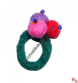 Felt finger ring