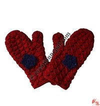 Woolen crochet flower design mitten