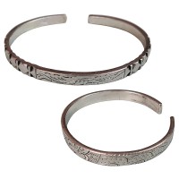 Squares and lines carved solid bangle