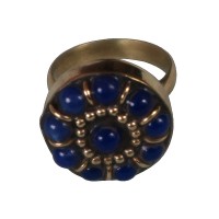 Circle-top beads decorated finger ring